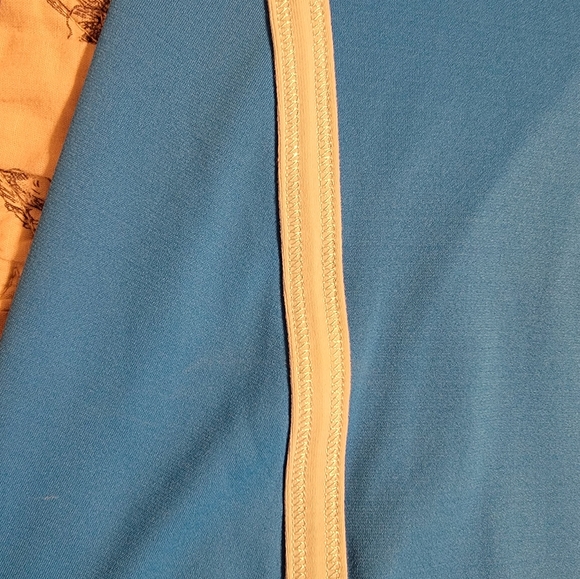 *SOLD* Lululemon Cross Back Tank w/Contrast Trim, Sz M, 8 - Picture 5 of 8